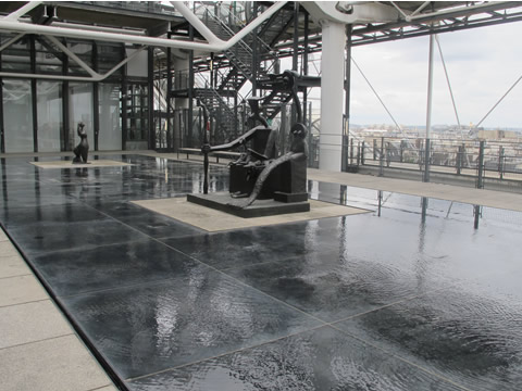 Vijver bij Centre Pompidou